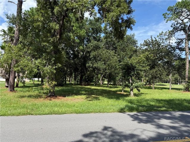 2 Douglas Street, Homosassa, FL 34446