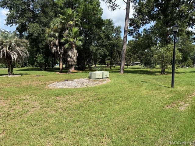 2 Douglas Street, Homosassa, FL 34446