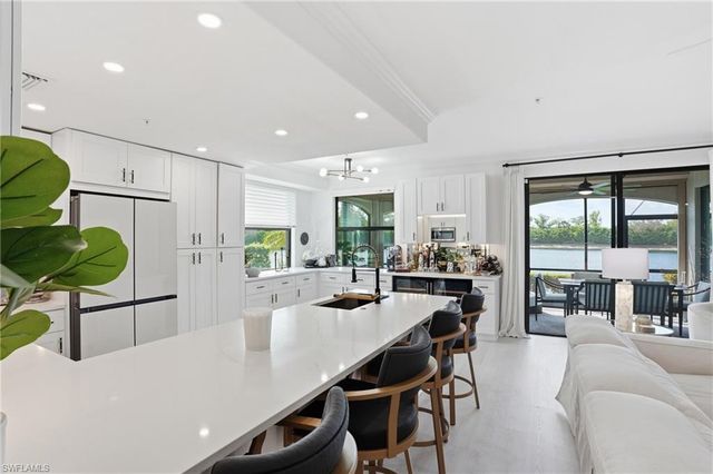 9476 Napoli LN 101, Naples, FL 34113