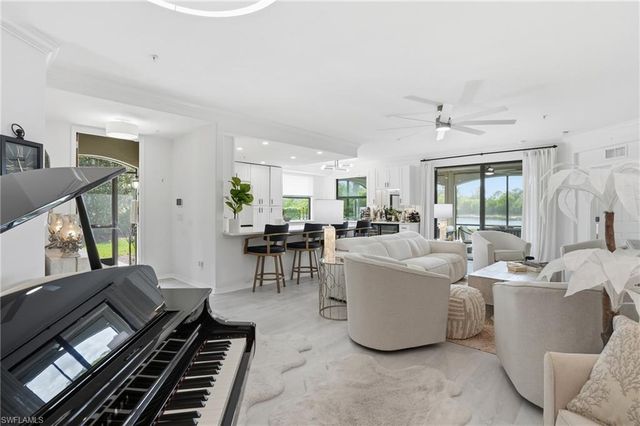 9476 Napoli LN 101, Naples, FL 34113