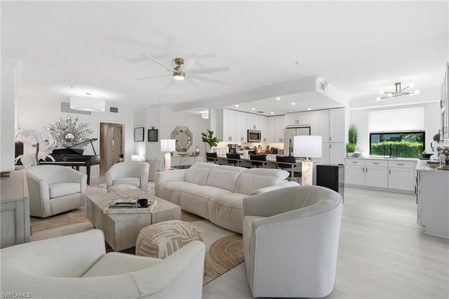 9476 Napoli LN 101, Naples, FL 34113