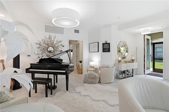 9476 Napoli LN 101, Naples, FL 34113