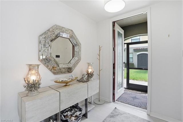 9476 Napoli LN 101, Naples, FL 34113