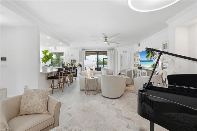 9476 Napoli LN 101, Naples, FL 34113