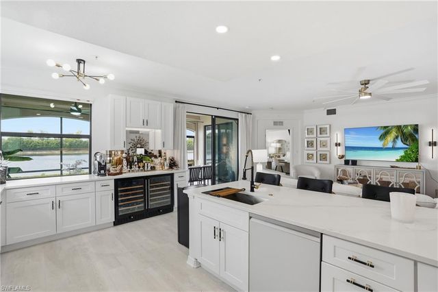 9476 Napoli LN 101, Naples, FL 34113