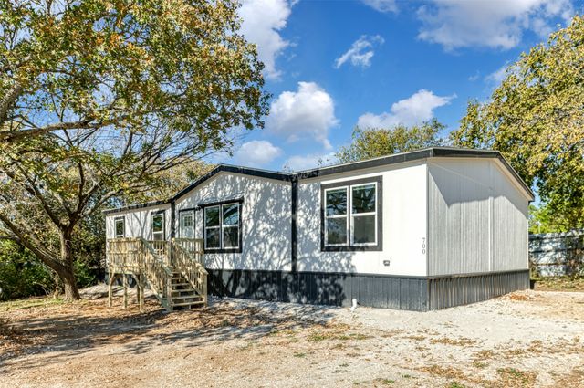 700 Alaska Street, Keene, TX 76059