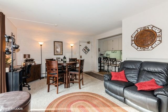 214 E Bailey Road J, Naperville, IL 60565