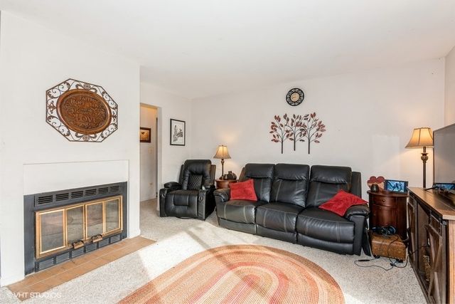 214 E Bailey Road J, Naperville, IL 60565