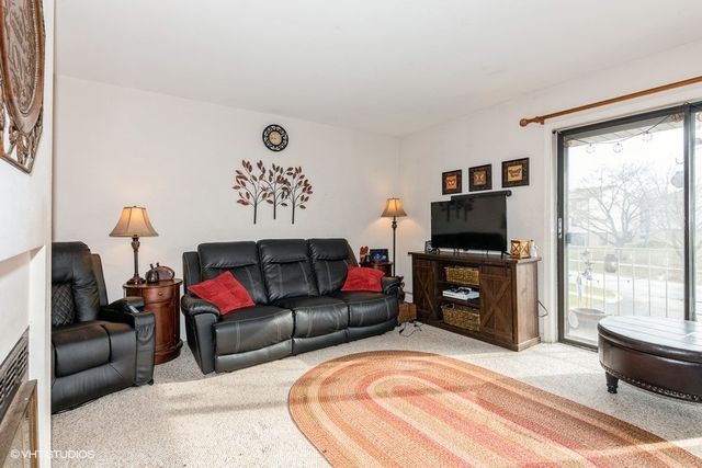 214 E Bailey Road J, Naperville, IL 60565