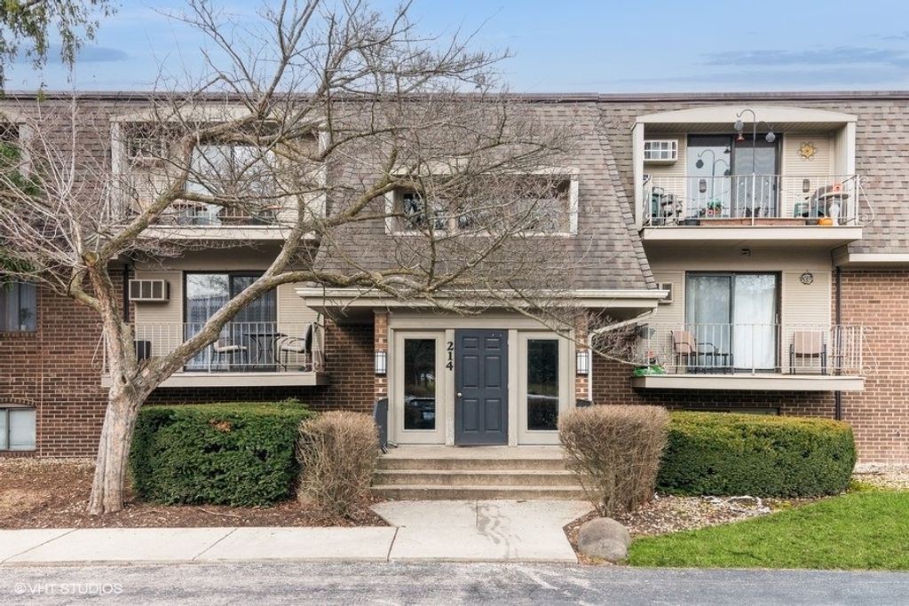 214 E Bailey Road J, Naperville, IL 60565