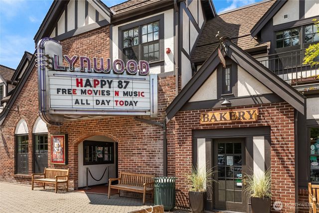 1524 Toe Jam Hill Road NE, Bainbridge Island, WA 98110