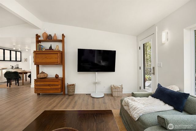 1524 Toe Jam Hill Road NE, Bainbridge Island, WA 98110