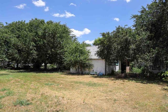 302 W RUBY AVENUE, Iowa Park, TX 76367