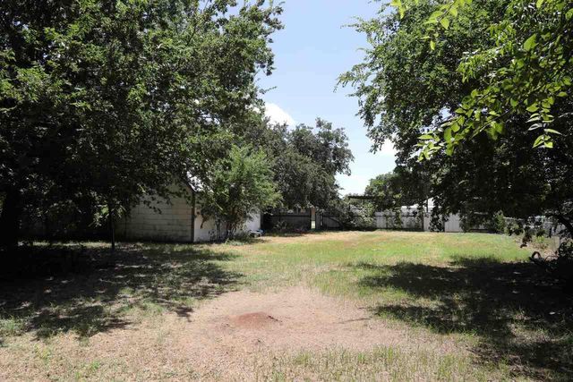 302 W RUBY AVENUE, Iowa Park, TX 76367
