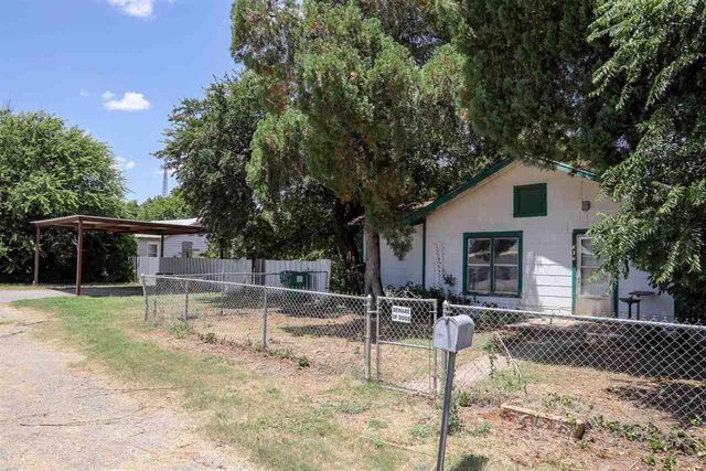 302 W RUBY AVENUE, Iowa Park, TX 76367