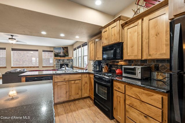 80 Whiplash CIR, Sandpoint, ID 83864