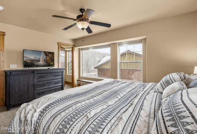 80 Whiplash CIR, Sandpoint, ID 83864