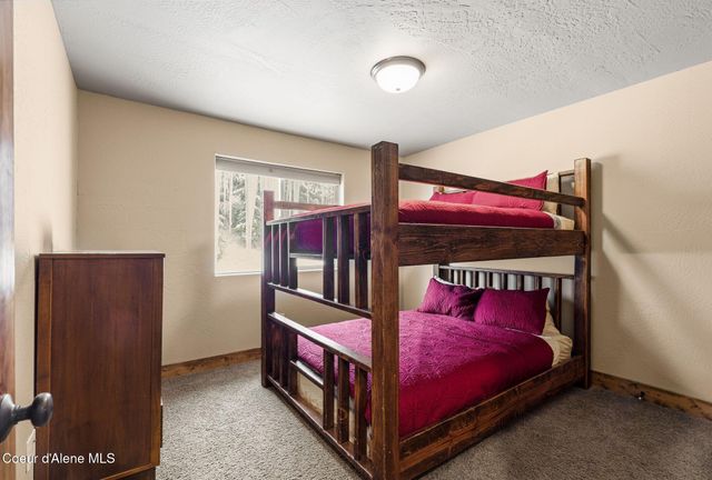 80 Whiplash CIR, Sandpoint, ID 83864