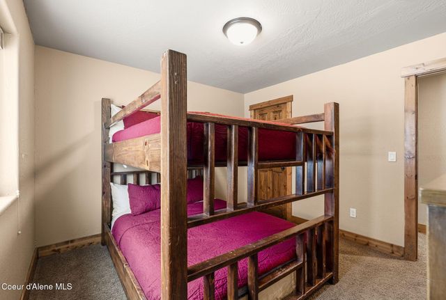 80 Whiplash CIR, Sandpoint, ID 83864