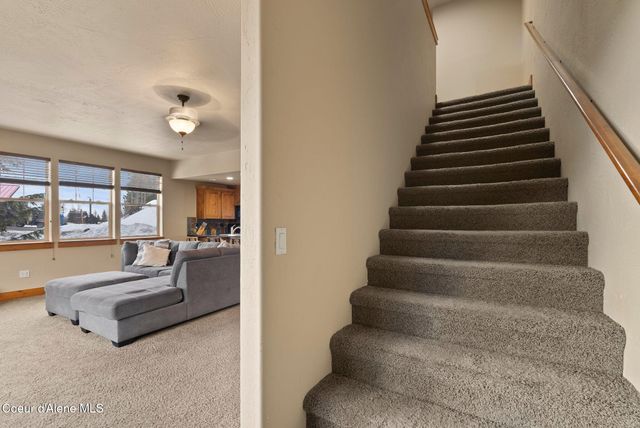 80 Whiplash CIR, Sandpoint, ID 83864