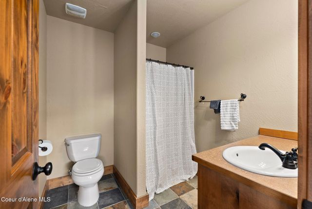 80 Whiplash CIR, Sandpoint, ID 83864