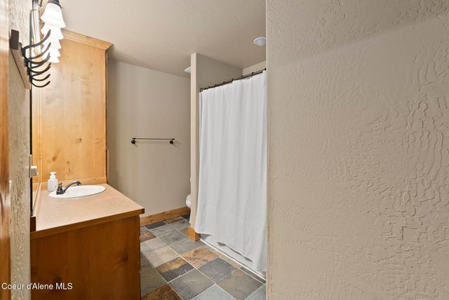 80 Whiplash CIR, Sandpoint, ID 83864