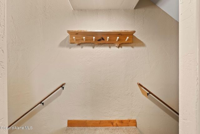 80 Whiplash CIR, Sandpoint, ID 83864