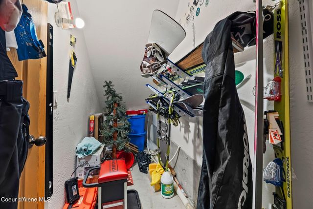 80 Whiplash CIR, Sandpoint, ID 83864