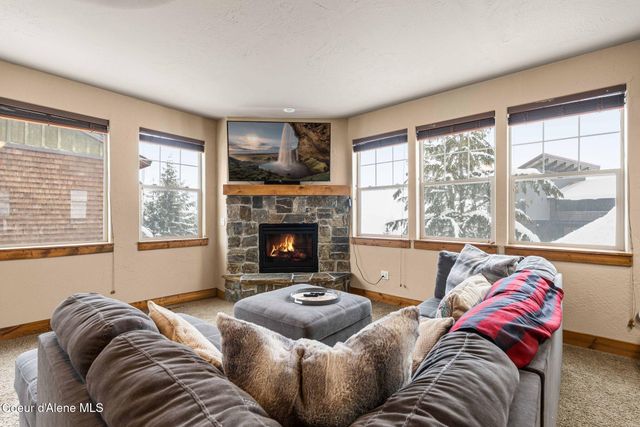 80 Whiplash CIR, Sandpoint, ID 83864