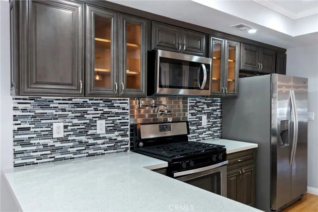 6301 Yarmouth Avenue, Encino, CA 91316