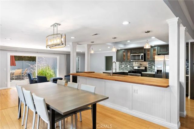 6301 Yarmouth Avenue, Encino, CA 91316