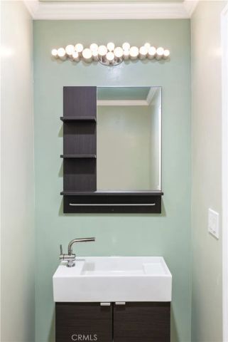 6301 Yarmouth Avenue, Encino, CA 91316