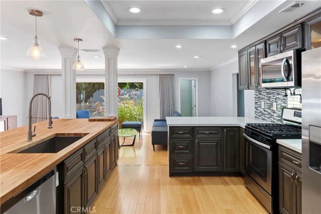 6301 Yarmouth Avenue, Encino, CA 91316