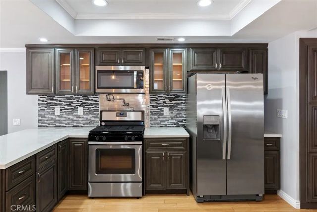 6301 Yarmouth Avenue, Encino, CA 91316