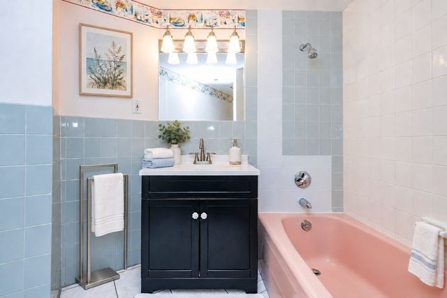 300 Lynn Shore Drive 811, Lynn, MA 01902