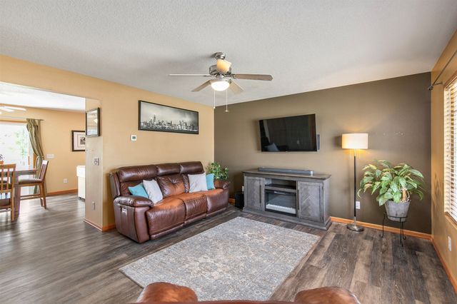 590 SE Ashton Court, Waukee, IA 50263