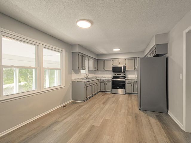 7504 E 197th Street, Belton, MO 64012