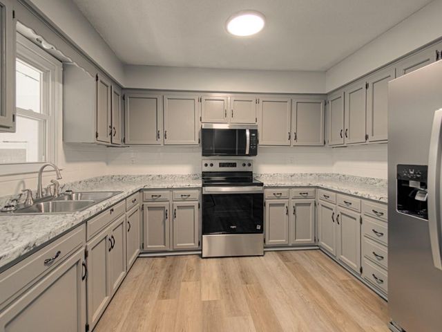 7504 E 197th Street, Belton, MO 64012