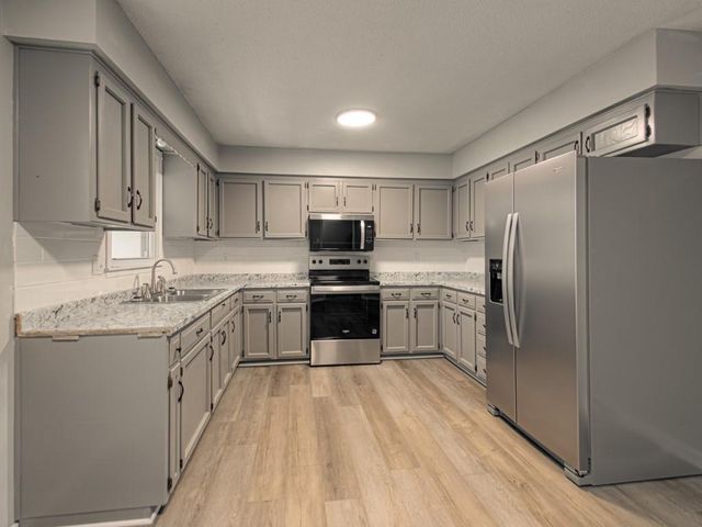 7504 E 197th Street, Belton, MO 64012