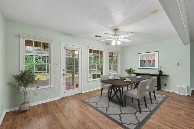 114 N Woodsway Street E, Conroe, TX 77301