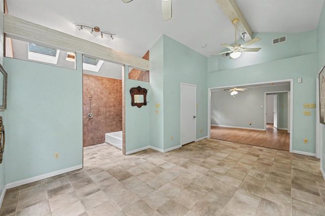 114 N Woodsway Street E, Conroe, TX 77301