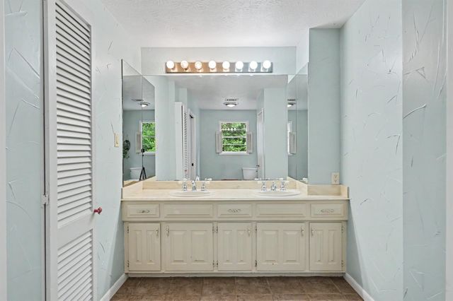 114 N Woodsway Street E, Conroe, TX 77301