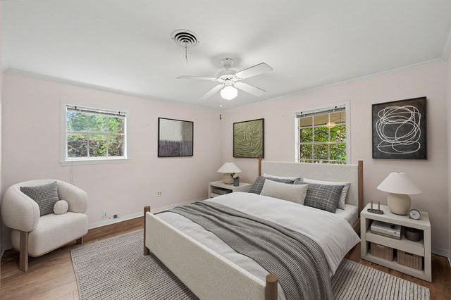 114 N Woodsway Street E, Conroe, TX 77301