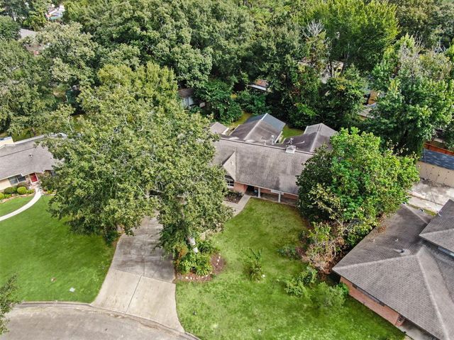 114 N Woodsway Street E, Conroe, TX 77301