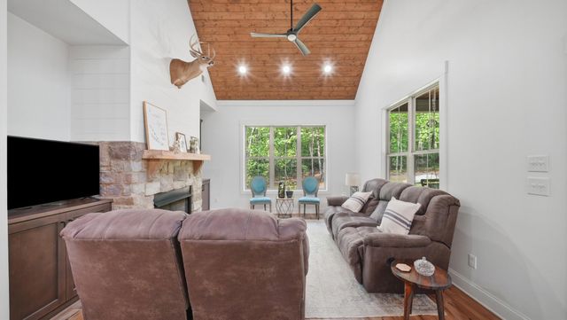 171 W Bluff Road, Menlo, GA 30731