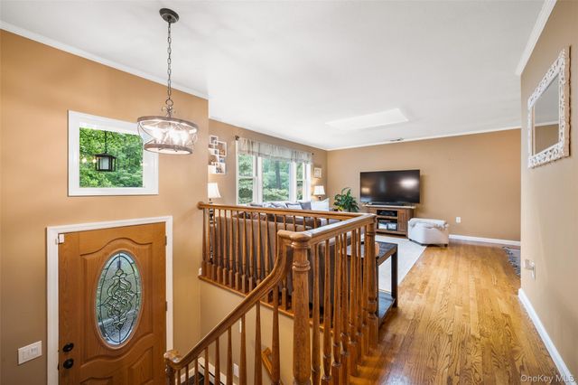 27 Silleck Boulevard, Putnam Valley, NY 10579