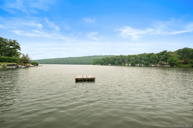 27 Silleck Boulevard, Putnam Valley, NY 10579