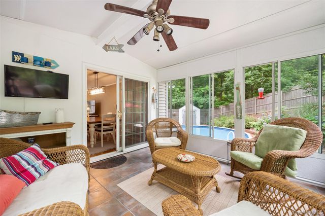 27 Silleck Boulevard, Putnam Valley, NY 10579