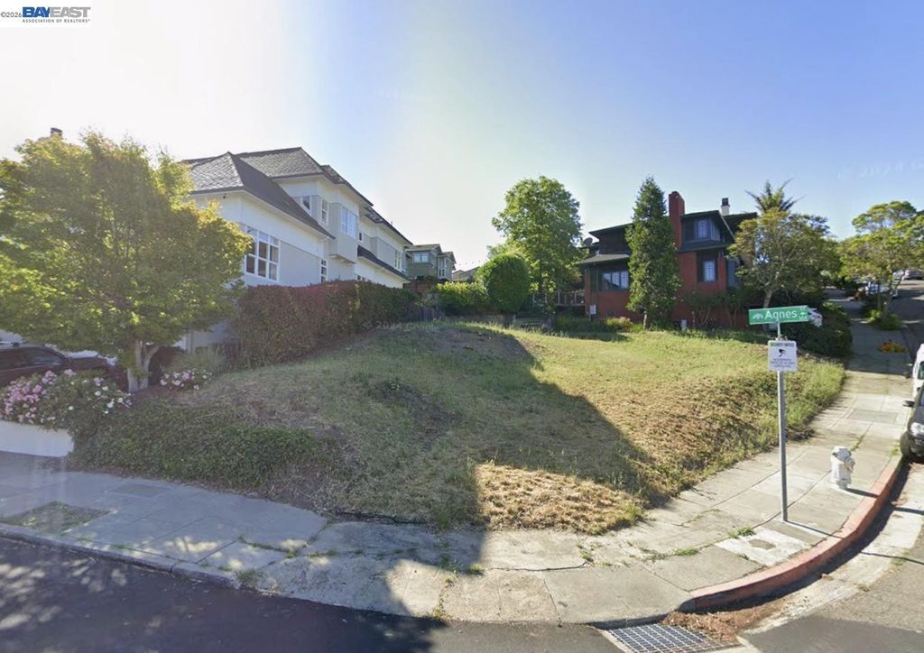 4900 Cochrane, Oakland, CA 94618
