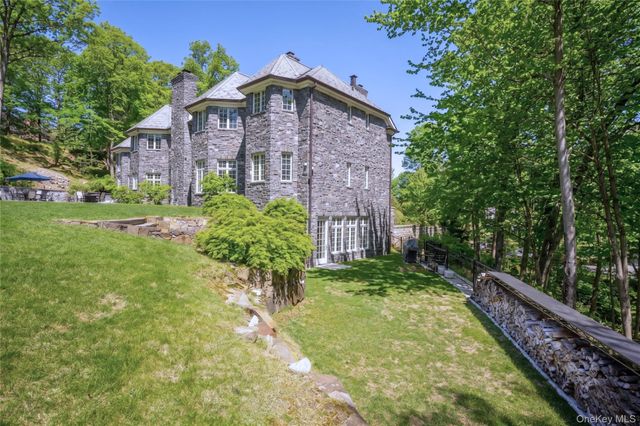 3 Vincent Lane, Armonk, NY 10504